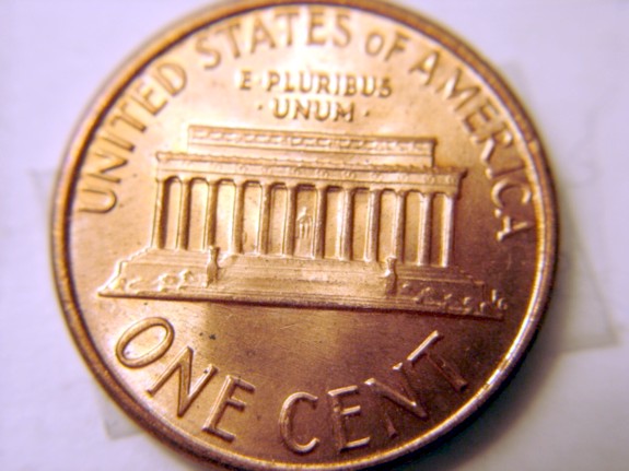 1986-Lincoln-Memorial-Cent--What-Is-The-Extra-Metal-Inside-Column-#4?